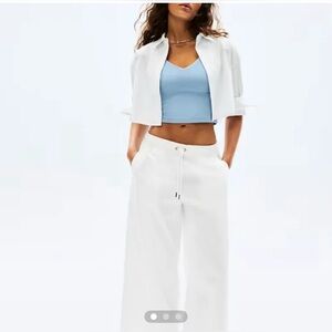 Athleta Midday Mid Rise Crop Poplin Pant Bright White Travel Everyday SKU 658011